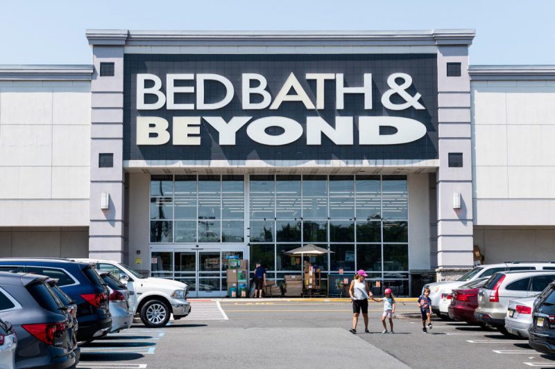 Bed Bath & Beyond CFO Identified To Be the Jenga Building Jumper