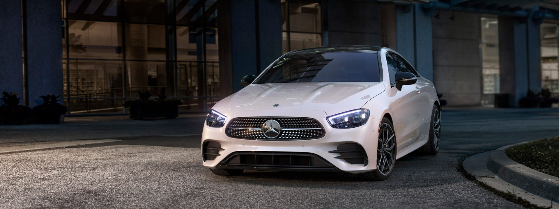 Mercedes Benz Pauses EV Deliveries: MBG to Take a Hit While TSLA Climbs?