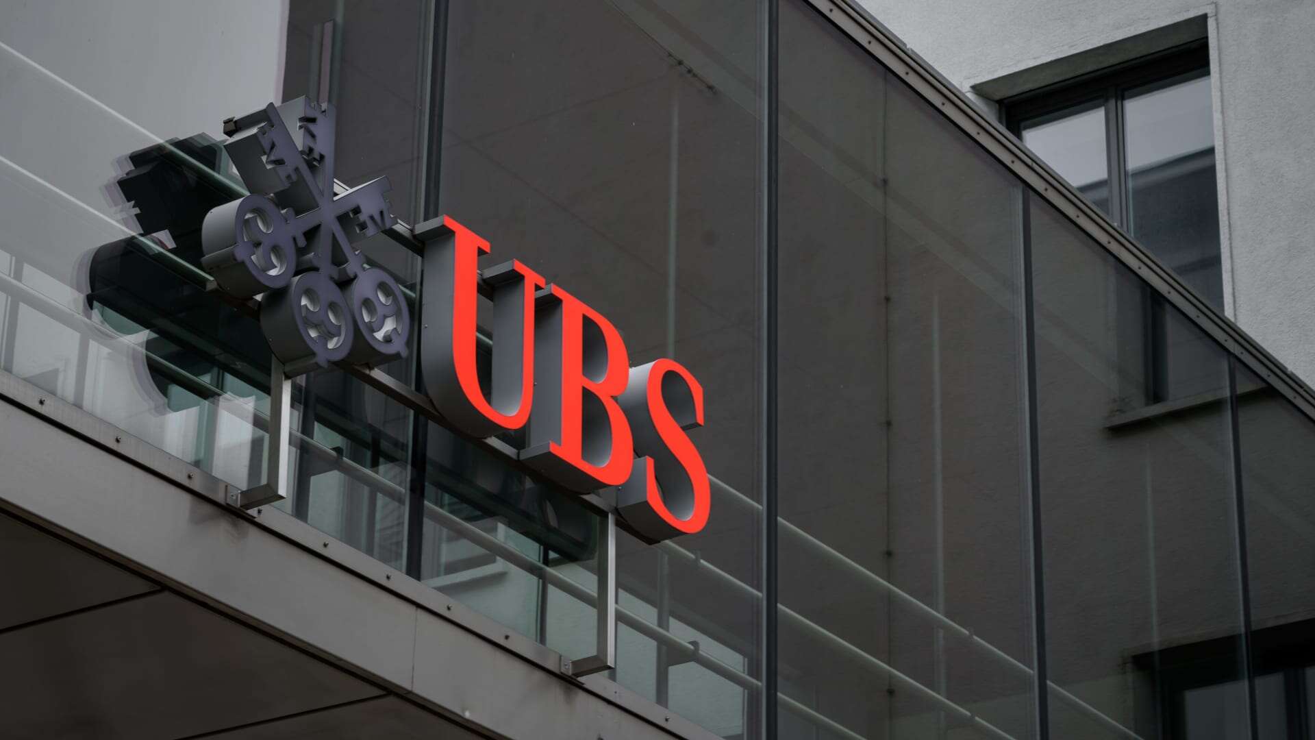 UBS بانک Credit Suisse را به مبلغ 2 میلیارد دلار خریداری می کند