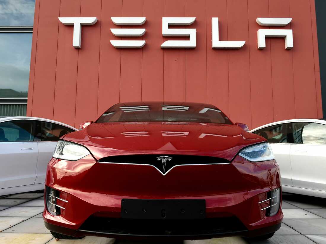 Tesla Stock Is the Biggest Bubble in History, Could Crash to $15
