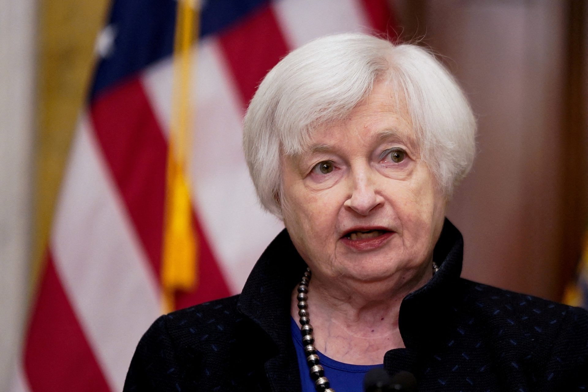 وزیر خزانه داری آمریکا کاهش ارزش دلار را به عنوان ارز ذخیره پیش بینی کرد