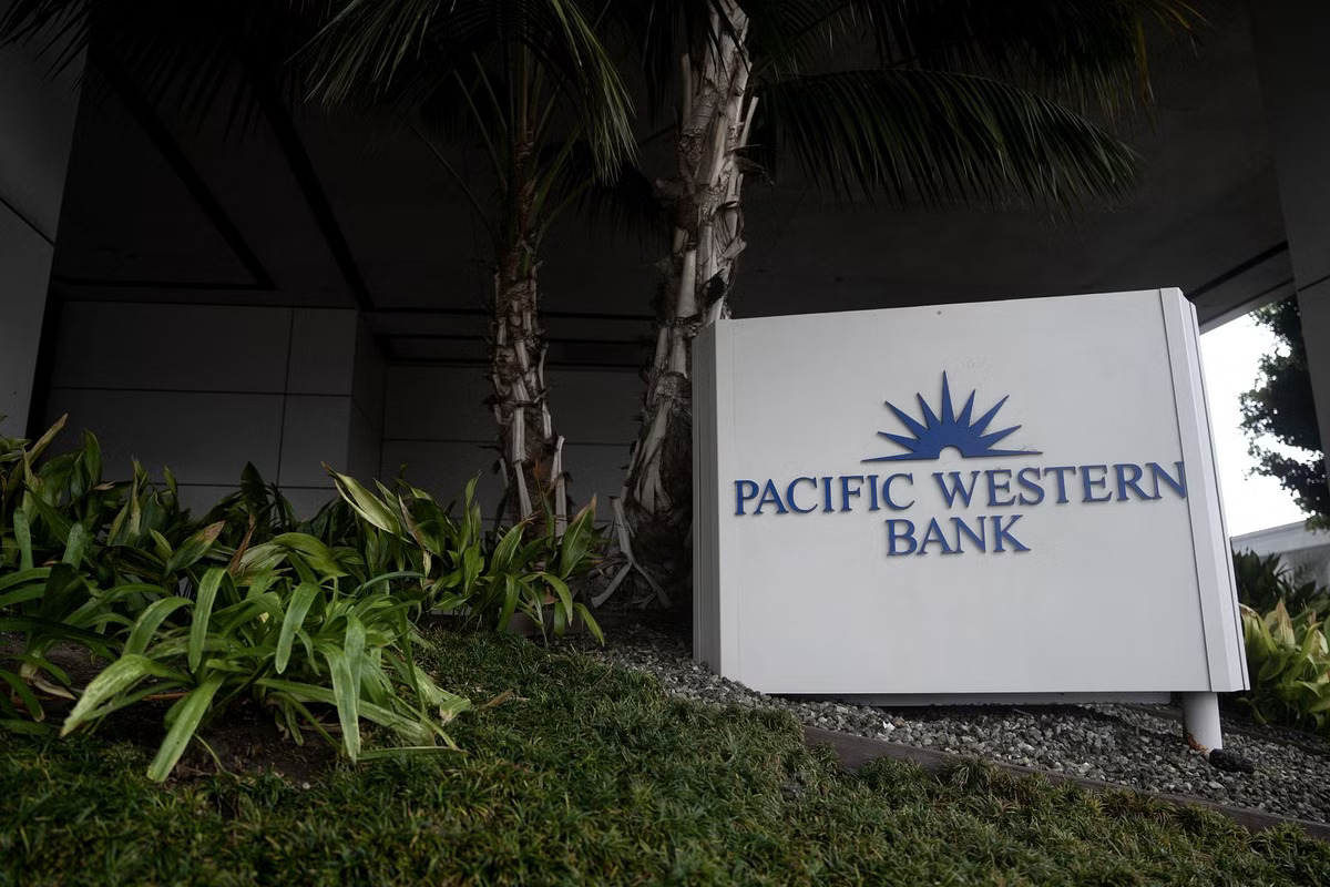 معاملات سهام PacWest Bancorp متوقف شد، PACW 30٪ سقوط کرد