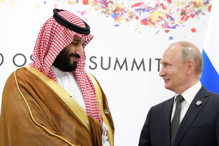 محمد بن سلمان آل سعود، ولیعهد عربستان با ولادیمیر پوتین، رئیس جمهور روسیه دیدار و درباره پایان دادن به دلار آمریکا گفتگو کرد.