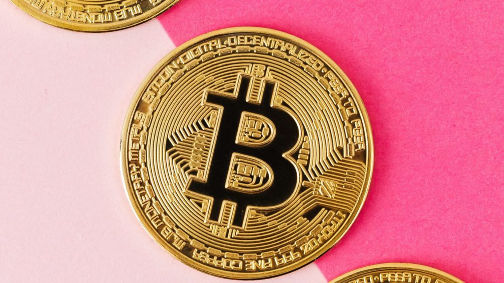 Bitcoin supera los $ 28,000, aumenta en un 4%