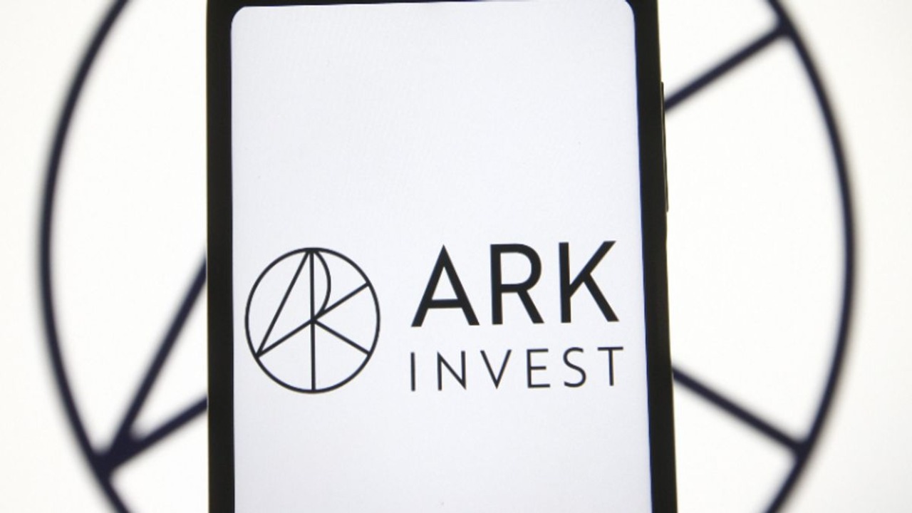 Ark Invest با وجود درام حقوقی، 21.6 میلیون دلار سهام Coinbase می خرد