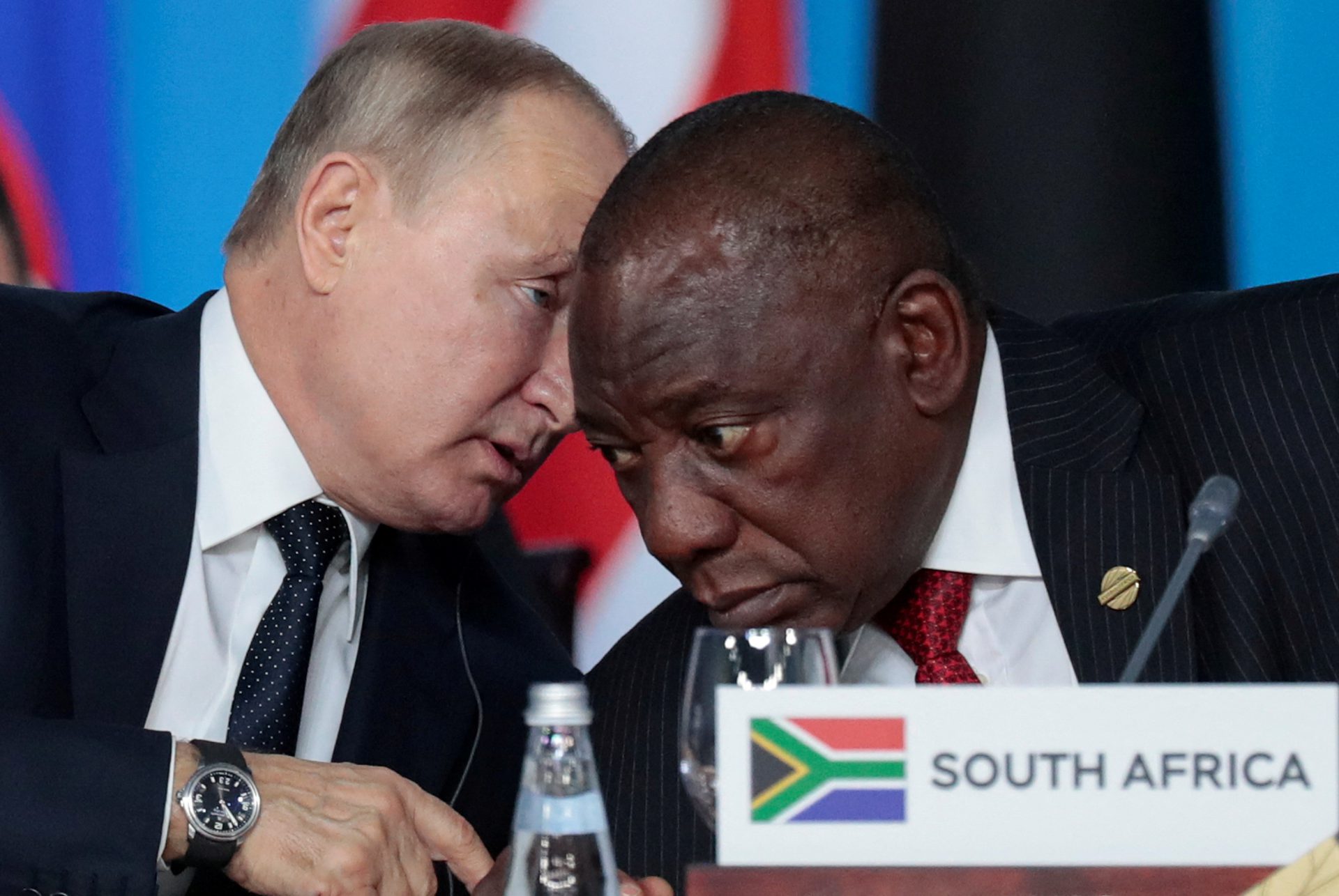 روسیه و آفریقای جنوبی دلار آمریکا را در معامله نفتی 265 میلیون دلاری کاهش دادند