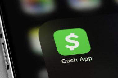 Does Cash App Deposit Checks Instantly