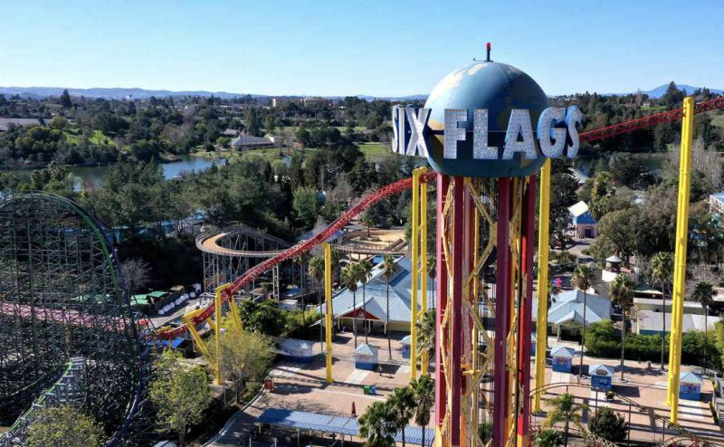 Does Six Flags Take Apple Pay?
