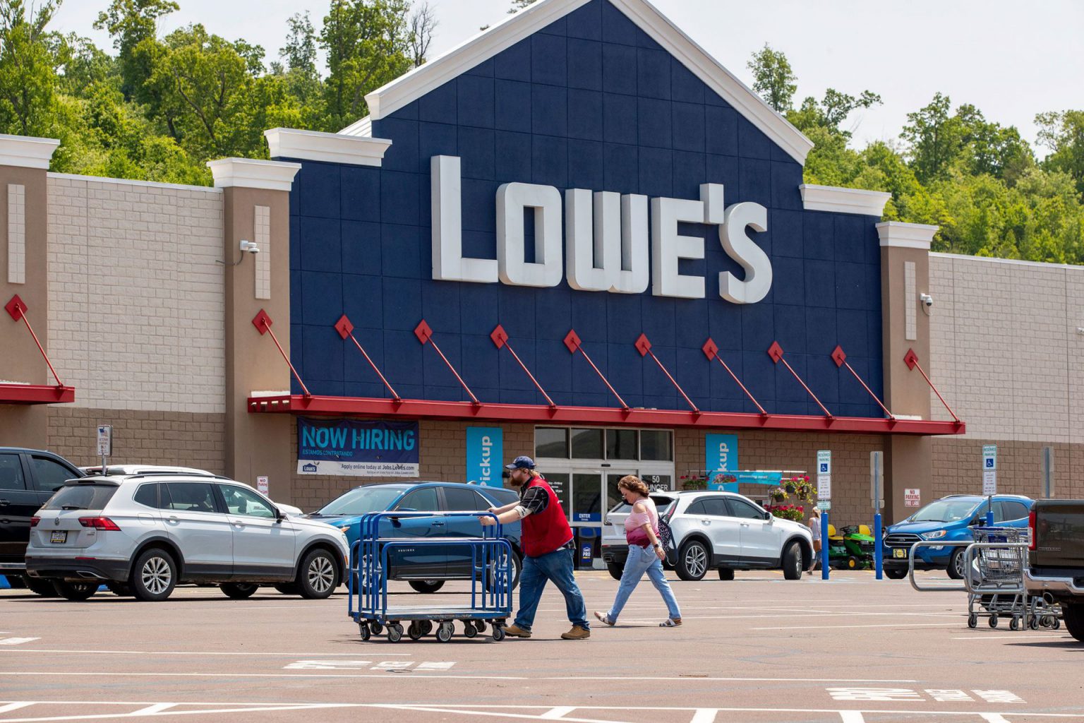Is Lowe's Open On New Year's Day?