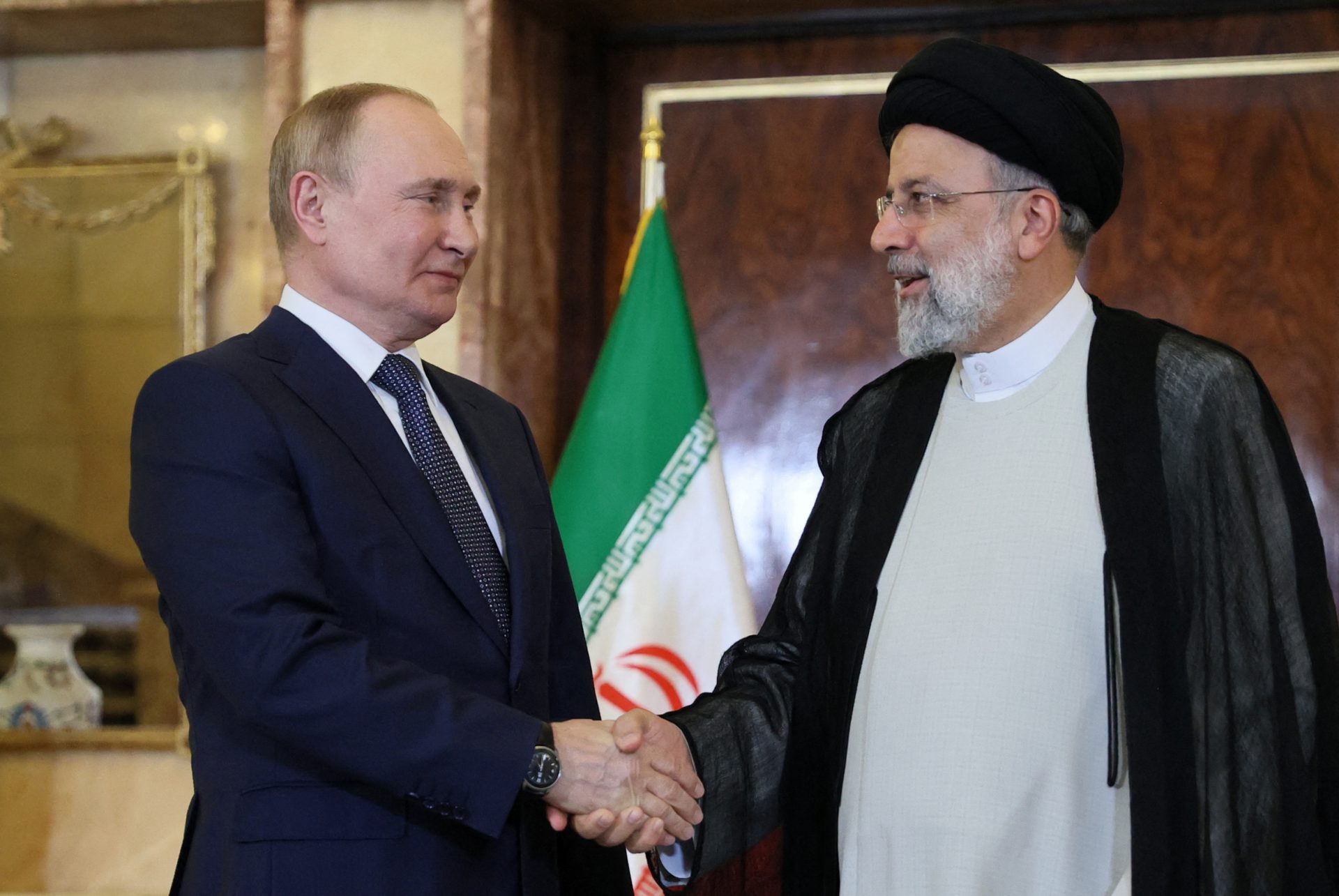 دیدار رئیس جمهور ایران با پوتین برای پایان دادن به دلار آمریکا