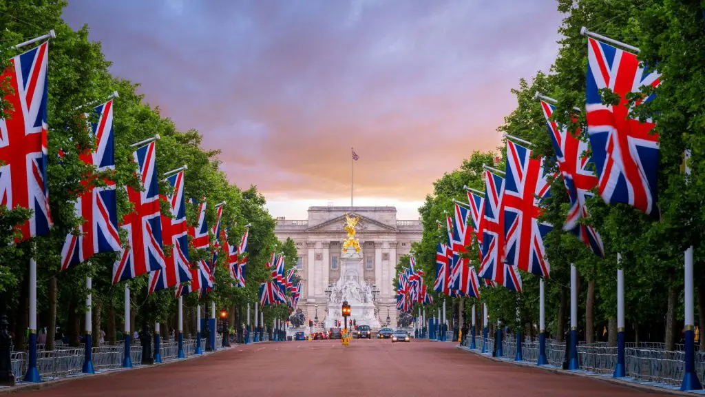 UK Economy Falls Into Recession