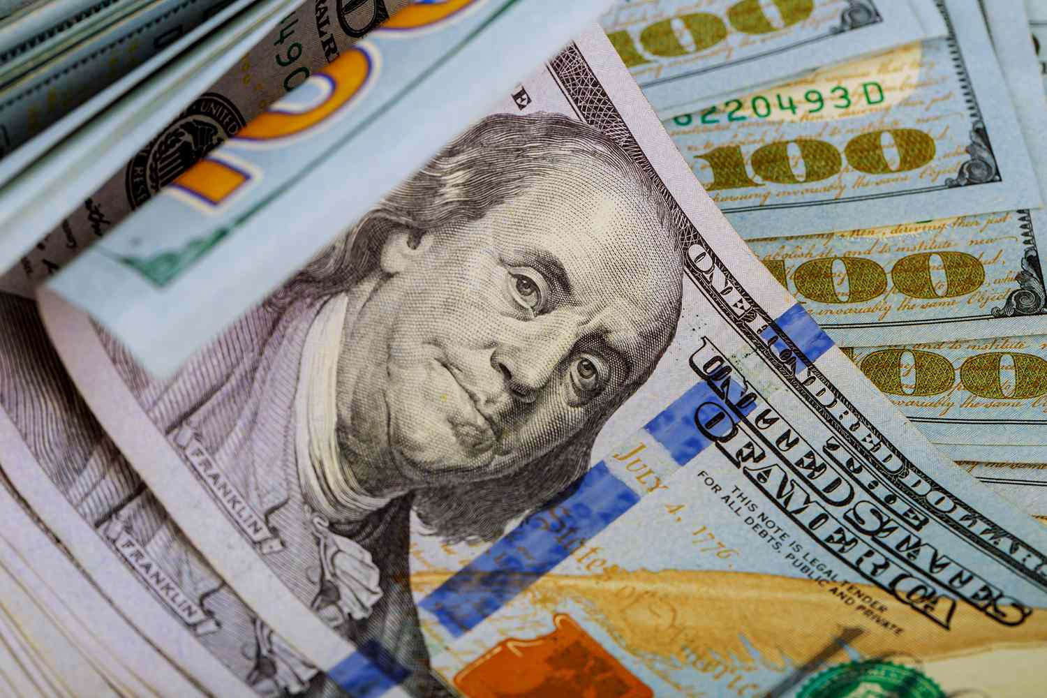 US Dollar Dips To 3-Week Low as Employers Add Fewer Jobs Than Expected