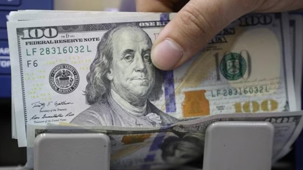 دلار آمریکا از سال 2020 در بحبوحه تغییرات جهانی 25 درصد کاهش یافته است