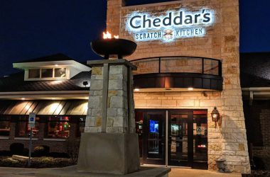 Does Cheddars Take Apple Pay?