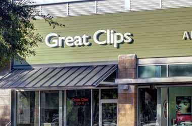 Does Great Clips Accept Apple Pay?