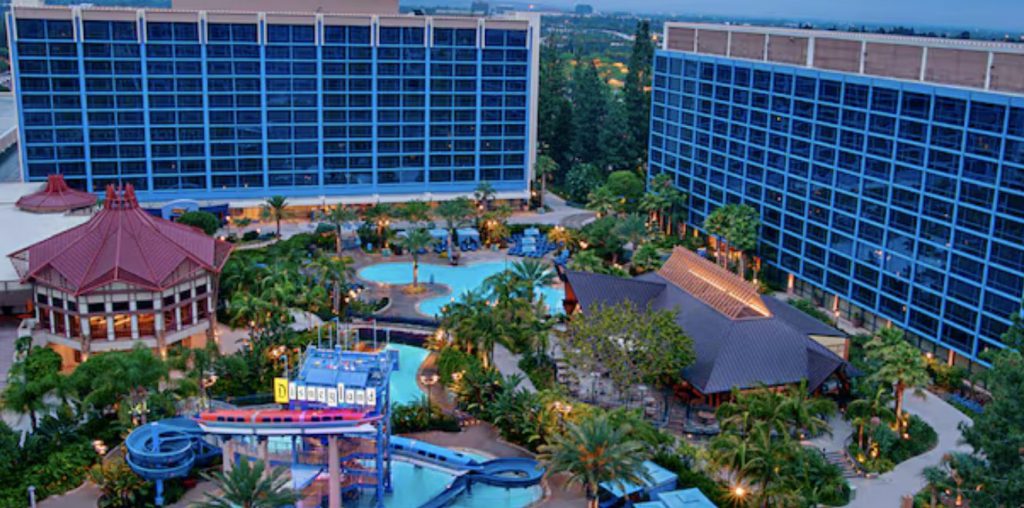 هتل دیزنی لند در مقابل اسکله بهشت