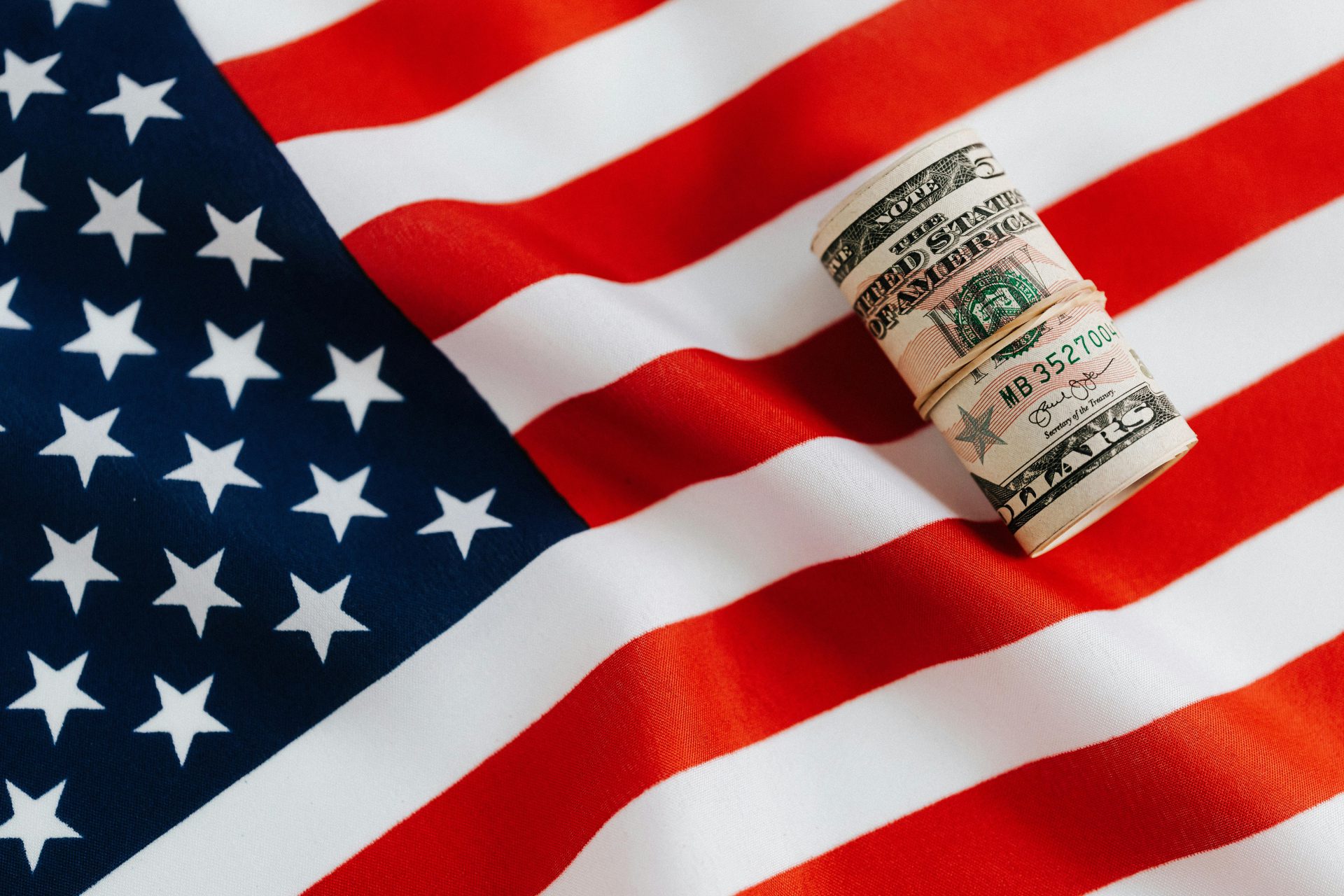Inflating US Debt Metrics Will Not Affect the Dollar, Expert Opines