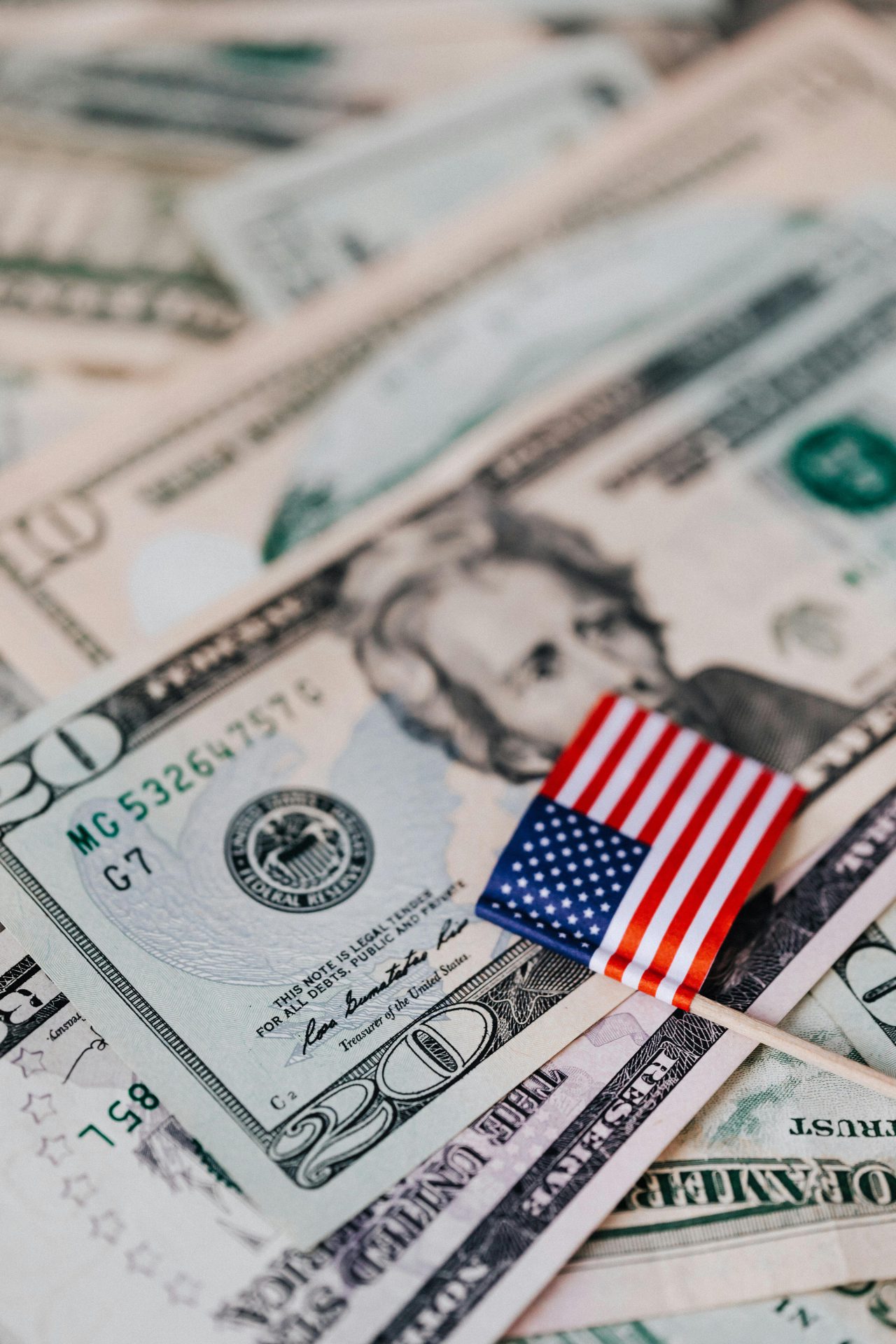 Cryptocurrency Can Never Dethrone The US Dollar, Experts Suggest