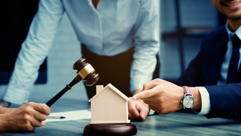 When to Hire a Real Estate Attorney?