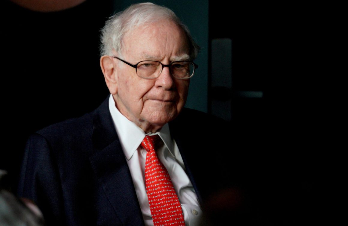 Warren Buffett Dumps $10B In Bank Of America (BAC): But Why?