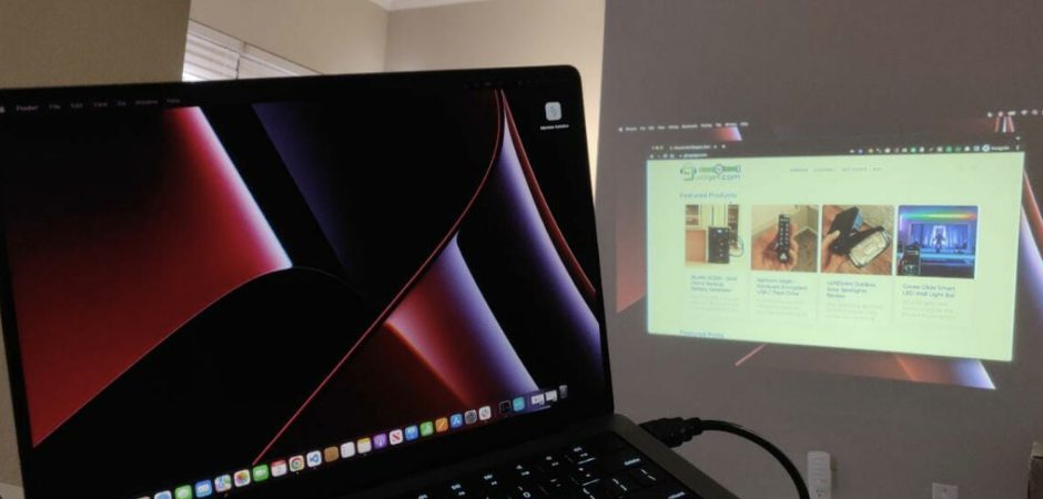 How to Connect Projector to Macbook?