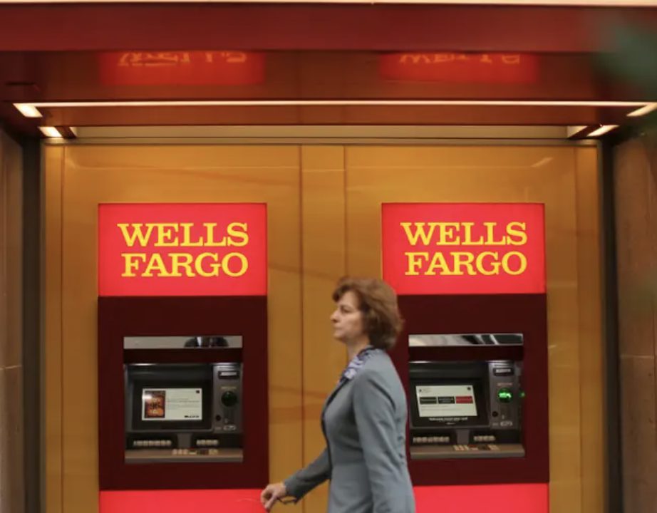 عابربانک بانک در Wells Fargo چقدر درآمد دارند؟