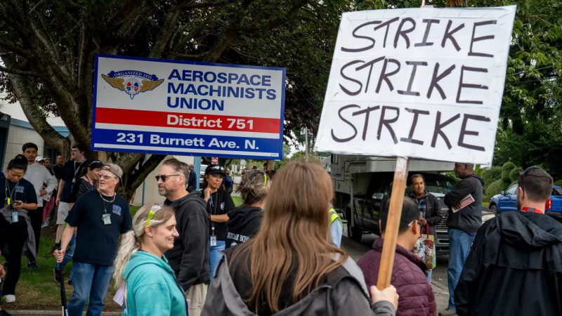 boeing union members strike