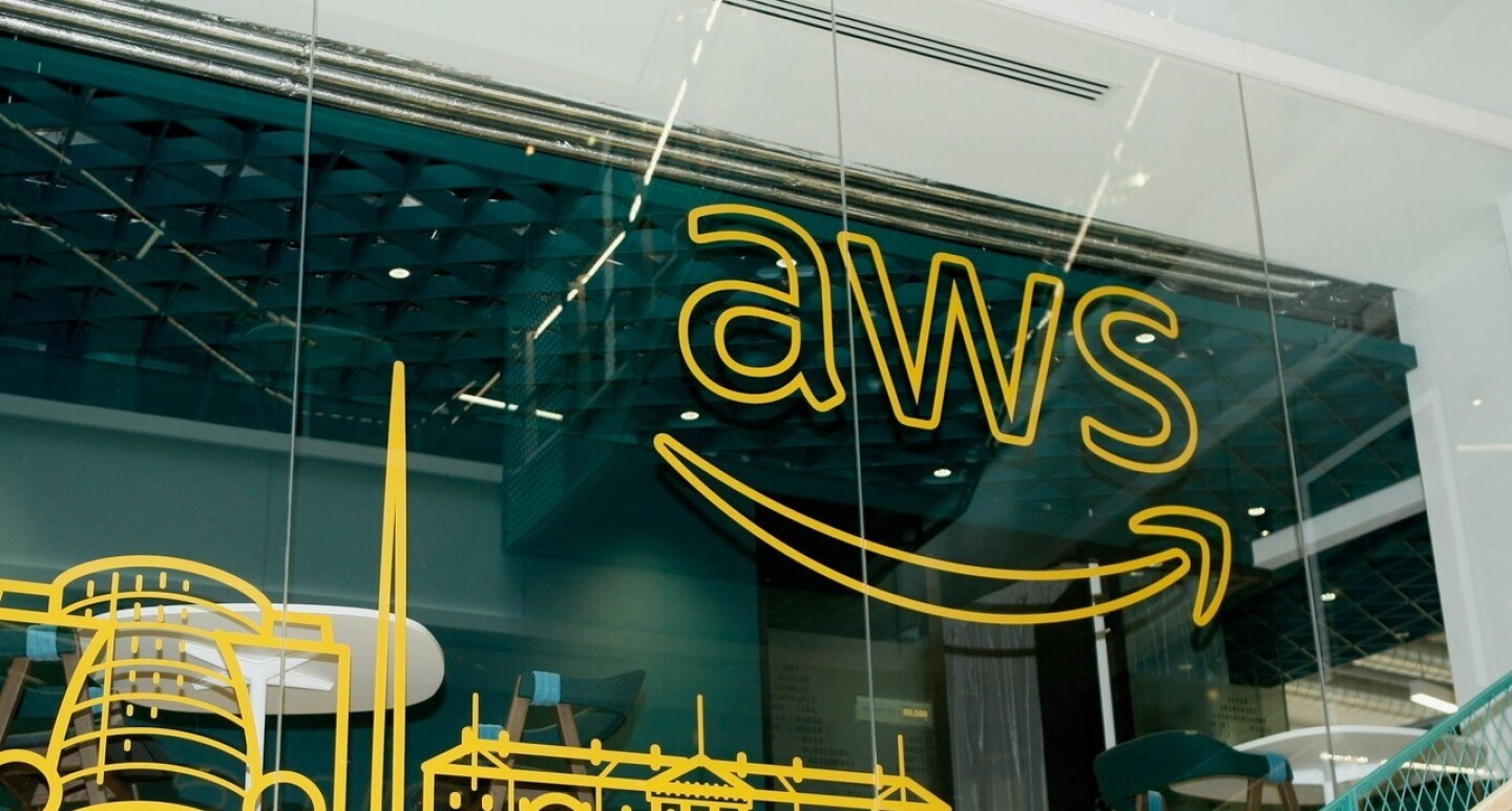 آمازون AWS 20 درصد رشد می کند؟ چرا دارای AMZN با هدف 230 دلار است