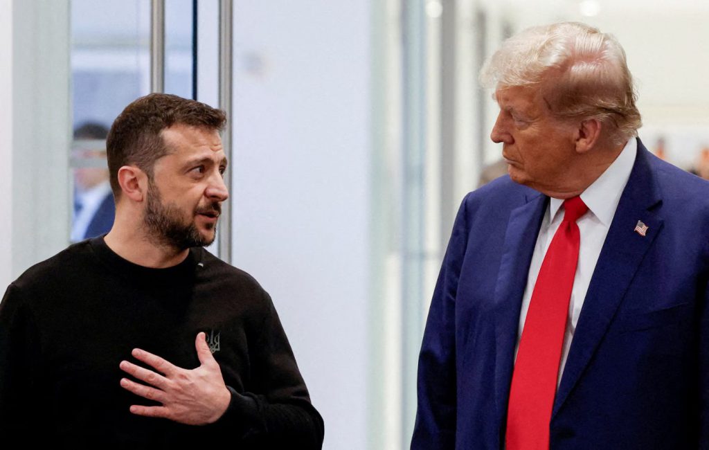 Trump disucssing with Zelensky