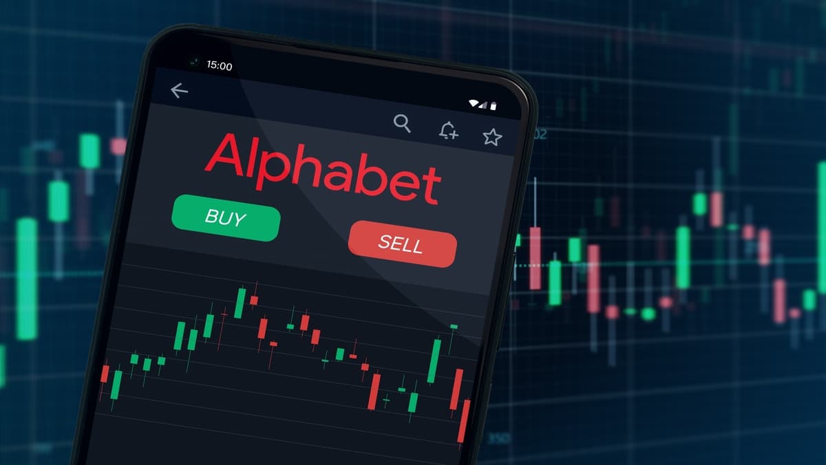 Alphabet (GOOGL) Loses $170B as iPhone Google Search Drops First Time Ever
