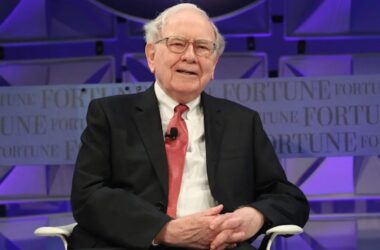 Warren Buffett speaking stage