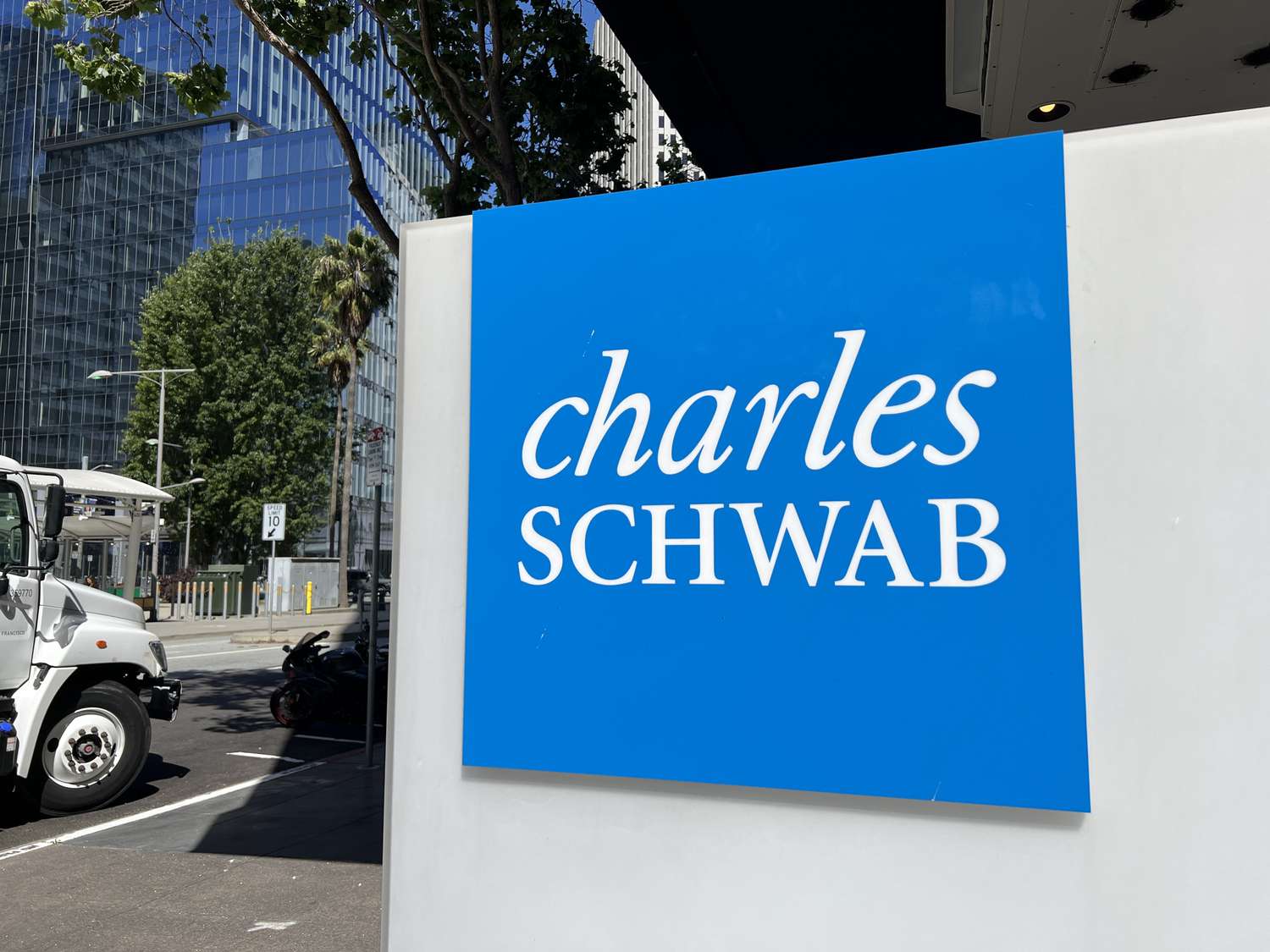 Charles Schwab to Launch Spot Crypto Trading in Next 12 Months