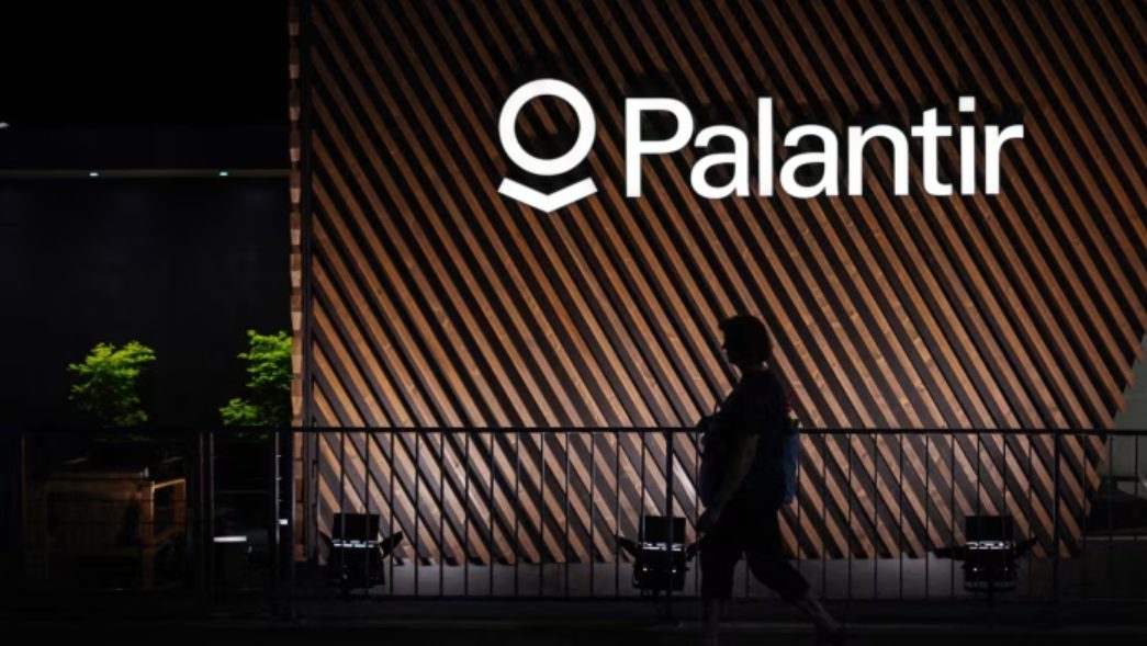 Palantir Stock Crashes 12%: Goldman Sachs Predicts What’s Next for PLTR