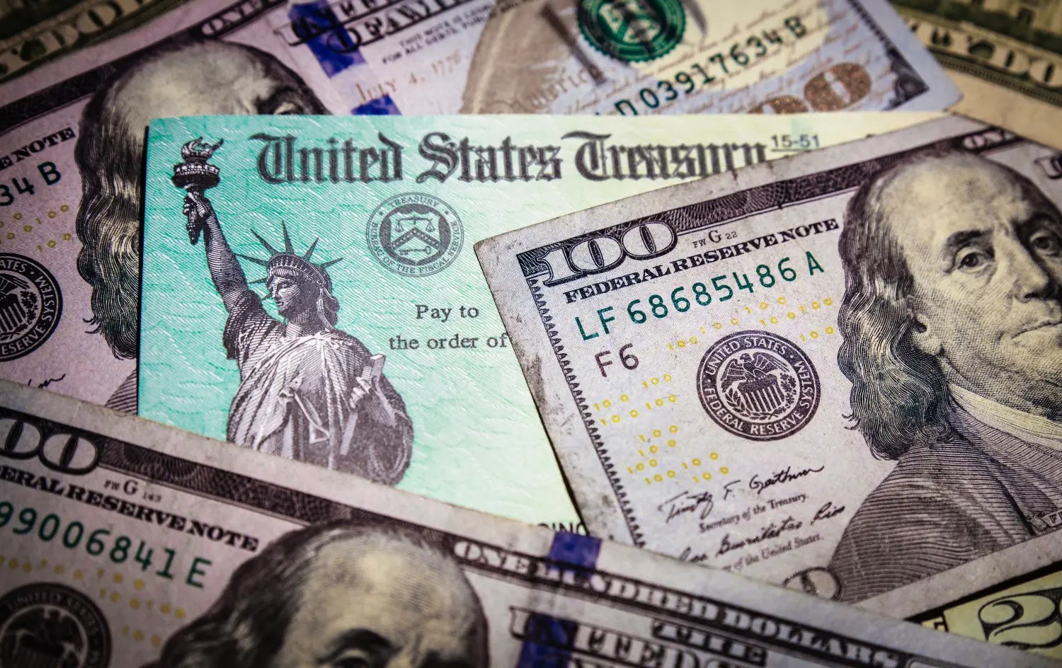 BRICS: 19% Decline in Foreigners Buying US Bonds & Treasuries