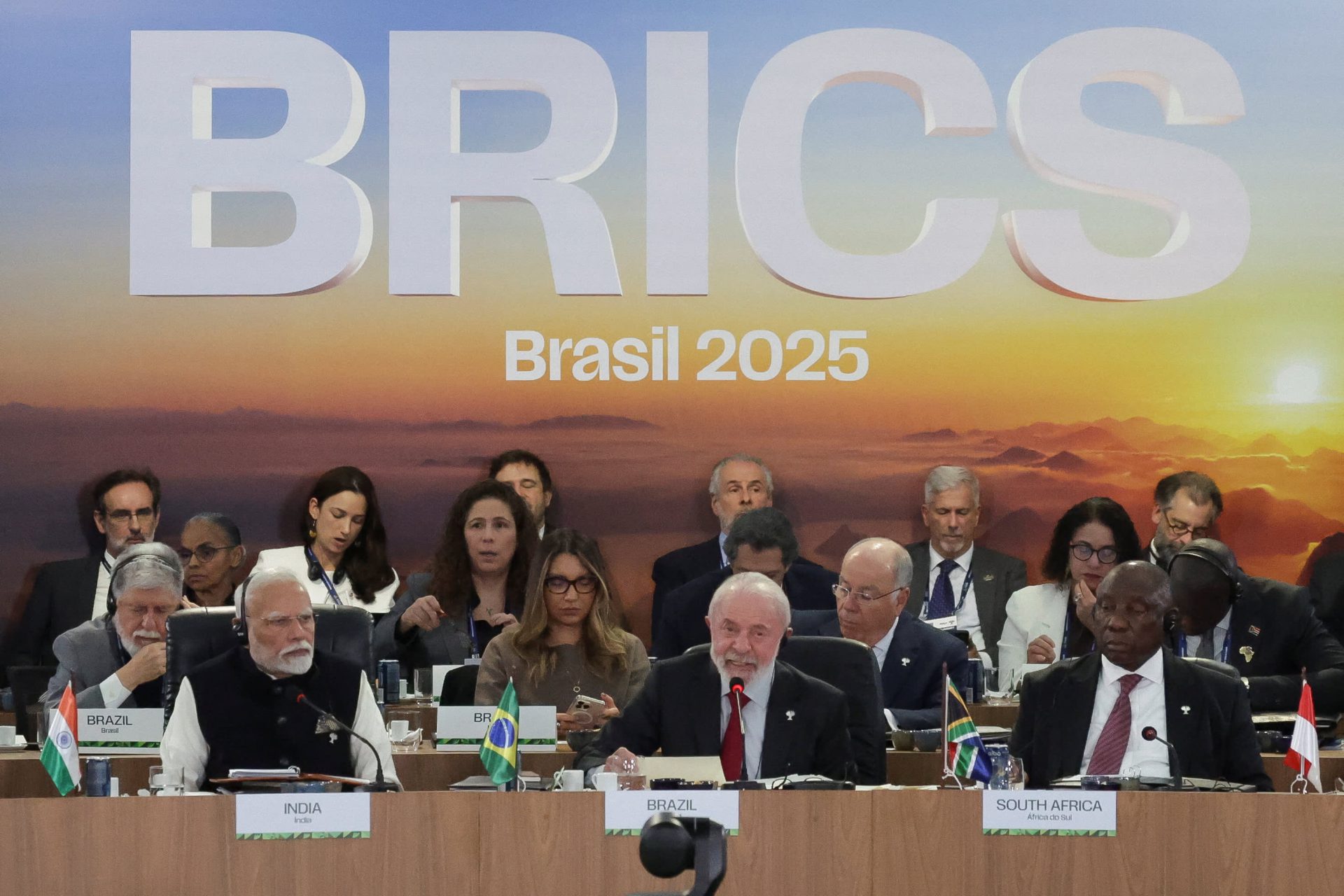 New 10% Tariff Warning: Trump Targets BRICS ‘Anti-US’ Ties