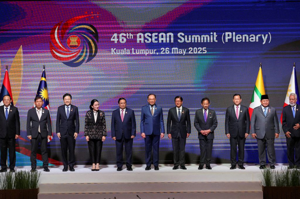 ASEAN leaders pose at 2025 summit in Malaysia under their flags
