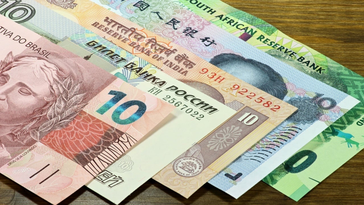 Wall Street Bets On 3 Currencies To Topple The US Dollar