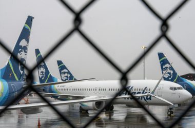Alaska Airlines planes grounded thorugh chain fence