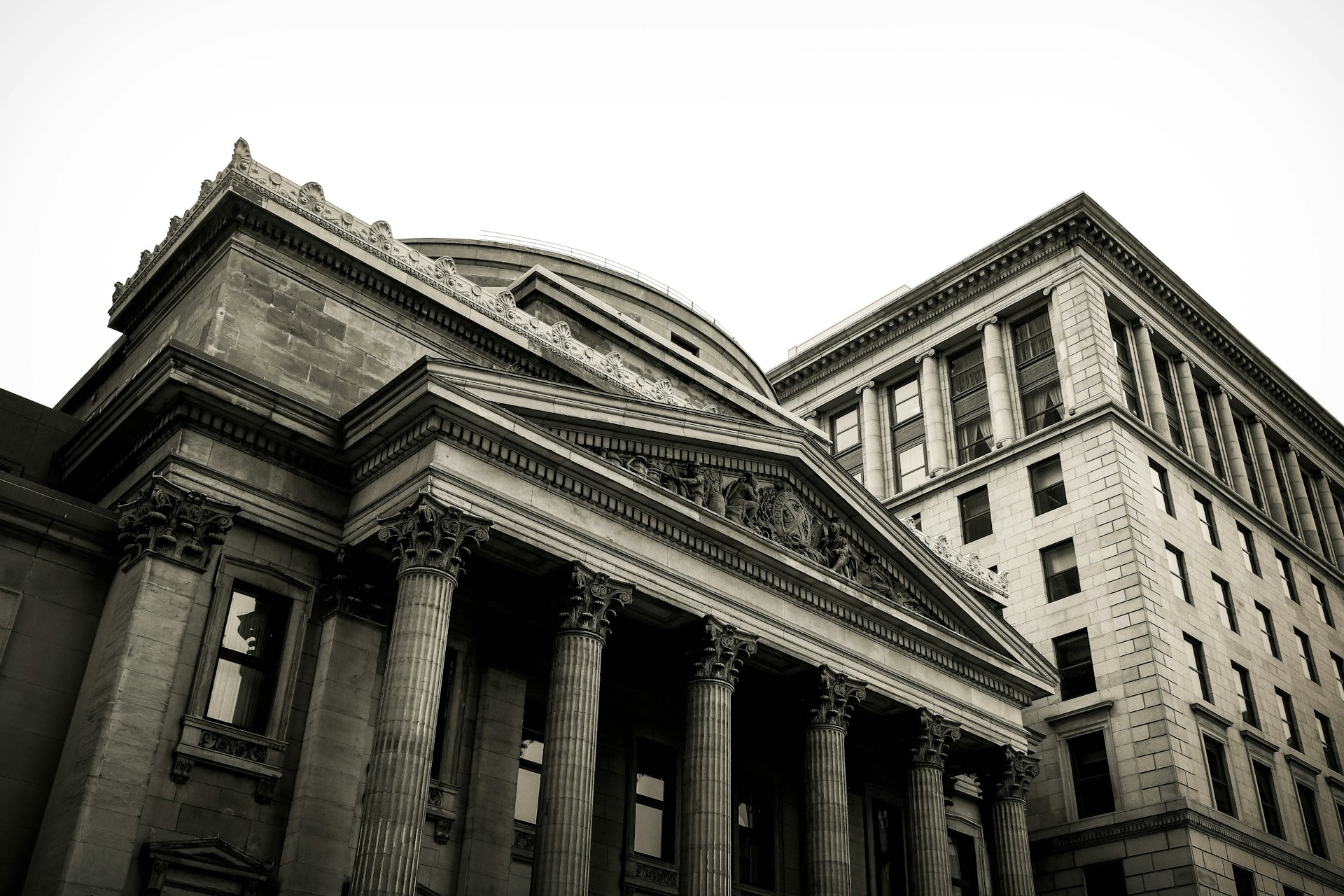BRICS Advances De-Dollarization: Central Banks Buy 166t Gold