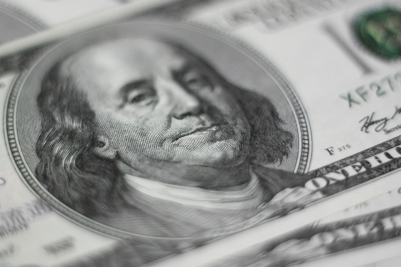 Experts See US Dollar Weakness Lasting Years, Not Months