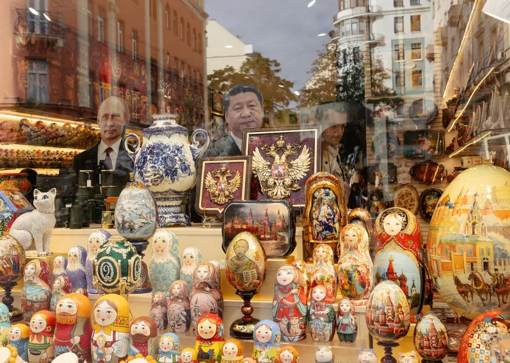 Putin Xi cardboard elements in a shop SCO 2025