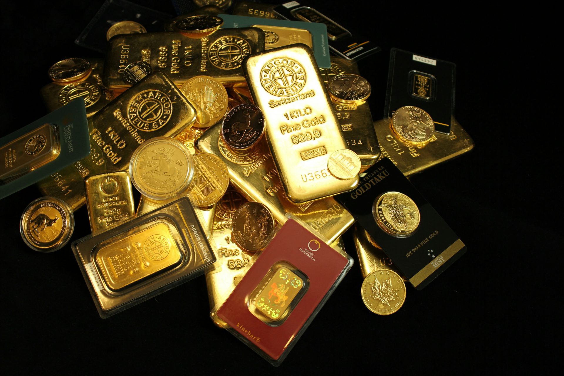 Gold Futures Climb to New Peak on Reserve Currency Shift