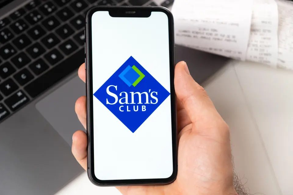 Sam's hours and Consumer Spending Drive U.S. Retail Optimism