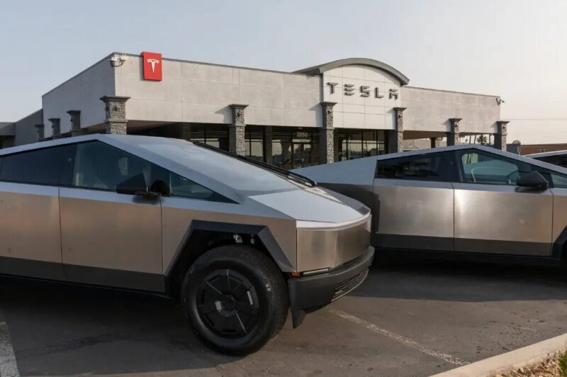 Tesla dealership with Cybertrucks parked