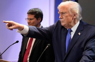 Trump Imposes 10% Global Tariff After Court Loss, BRICS Watch Closely