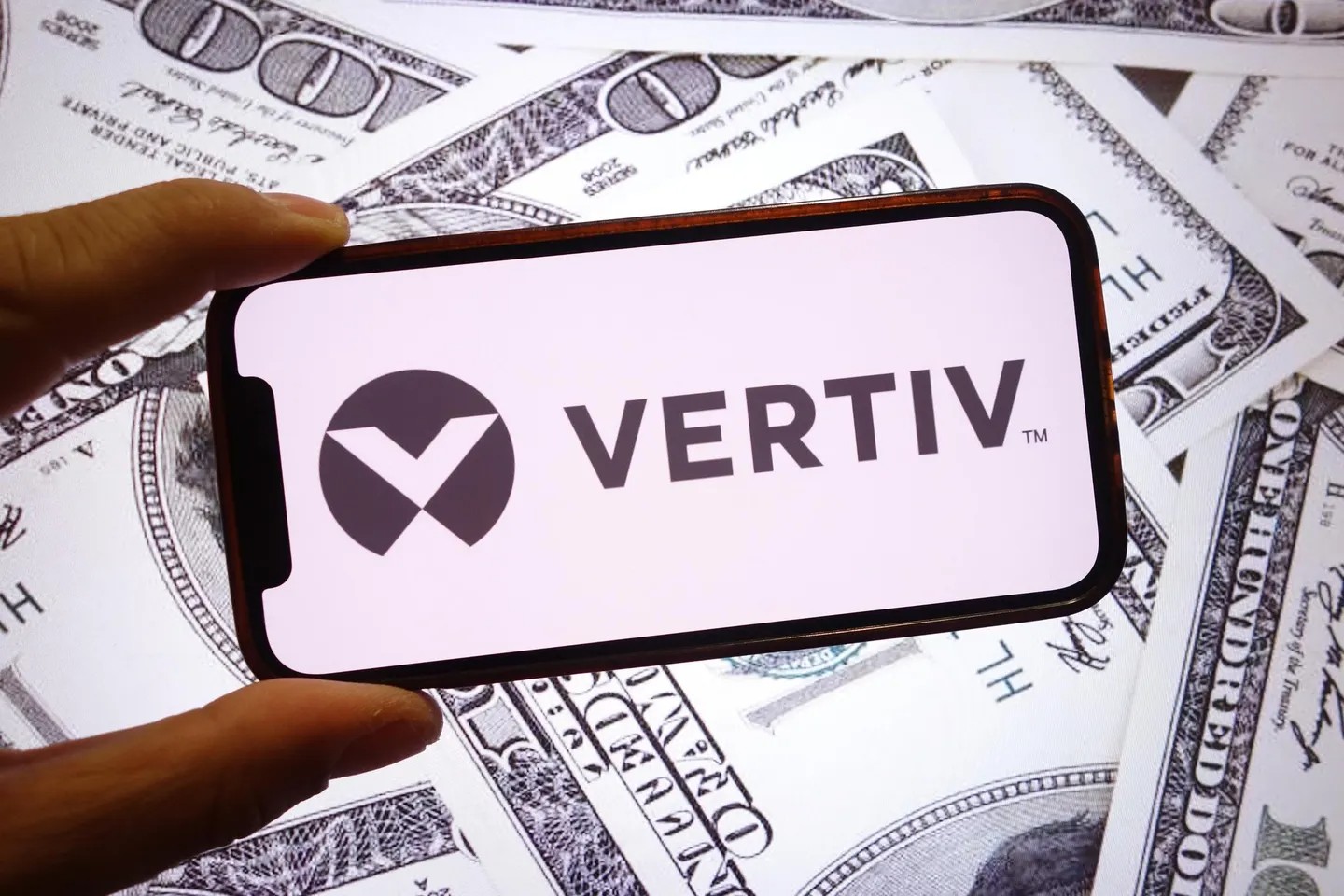 AI Stock Vertiv (VRT) Attracts Investors After Rising 40% in 2026