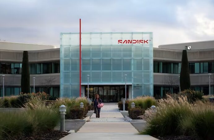 Goldman Sachs Backs SanDisk, While Mizuho Lowers Price Target After Earnings