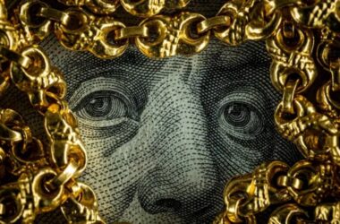 us dollar eyes gold
